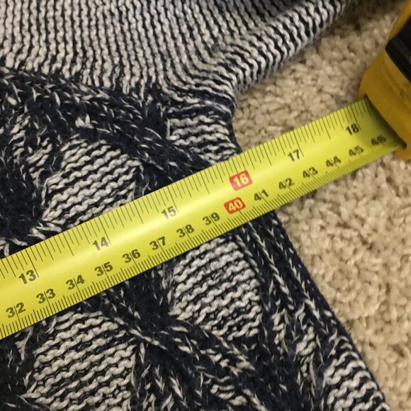 Banana Republic Cable Knit Cropped 3/4 Sleeve Sweater Top - Picture 10 of 13